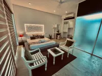 8 Plus Motels