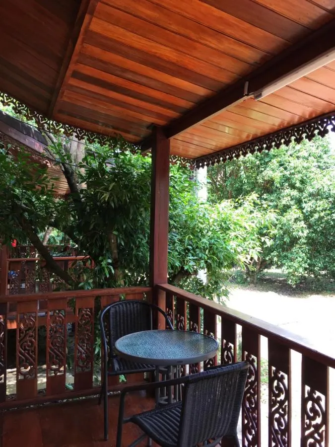 ห้องเตียงใหญ่ พร้อมวิวสวน