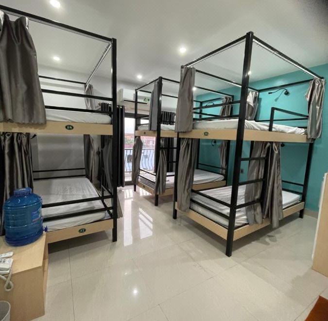 混合宿舍中的上下铺床位