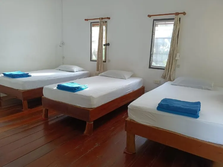 บังกะโลสำหรับสามท่านพร้อมพัดลม