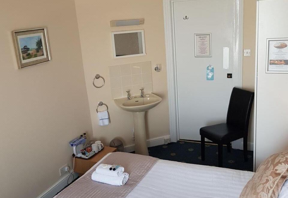 带共享淋浴和厕所的双人房no.7