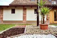 Oázis Apartmanok Hotel di 