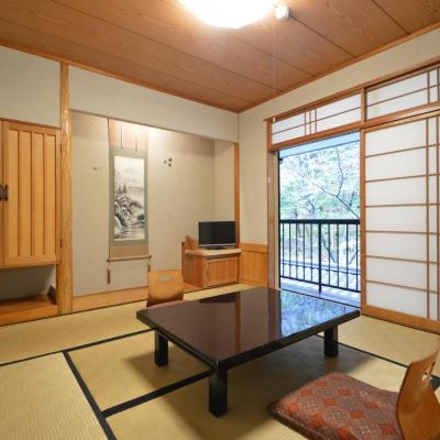入住時可選擇山腰客房 - 主樓 奧之湯旅館優惠