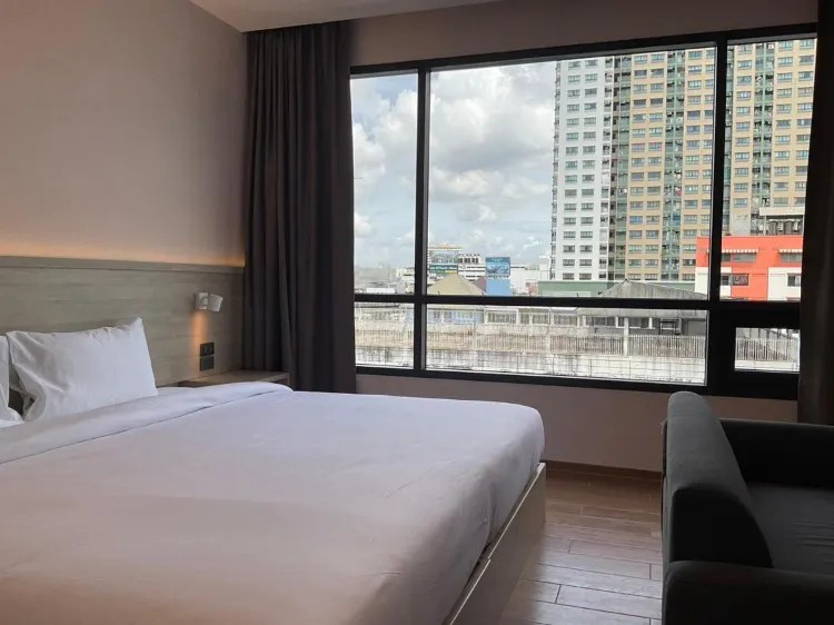 ห้องดีลักซ์เตียงใหญ่หรือเตียงแฝด