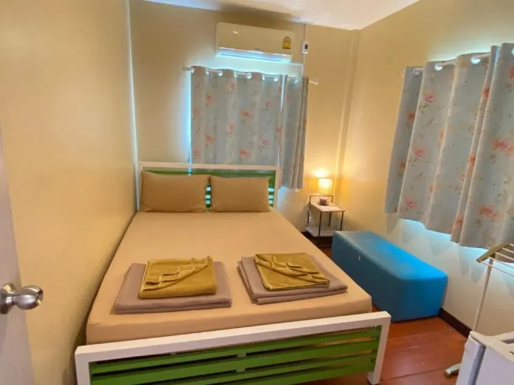 ห้องเตียงใหญ่ พร้อมห้องน้ำรวม