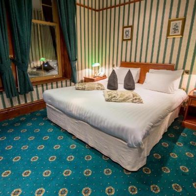 Queen Suite Harefield Manor Hotel Promo Code