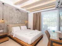 Royal Hotel and Suites Hotels in Políkhronon