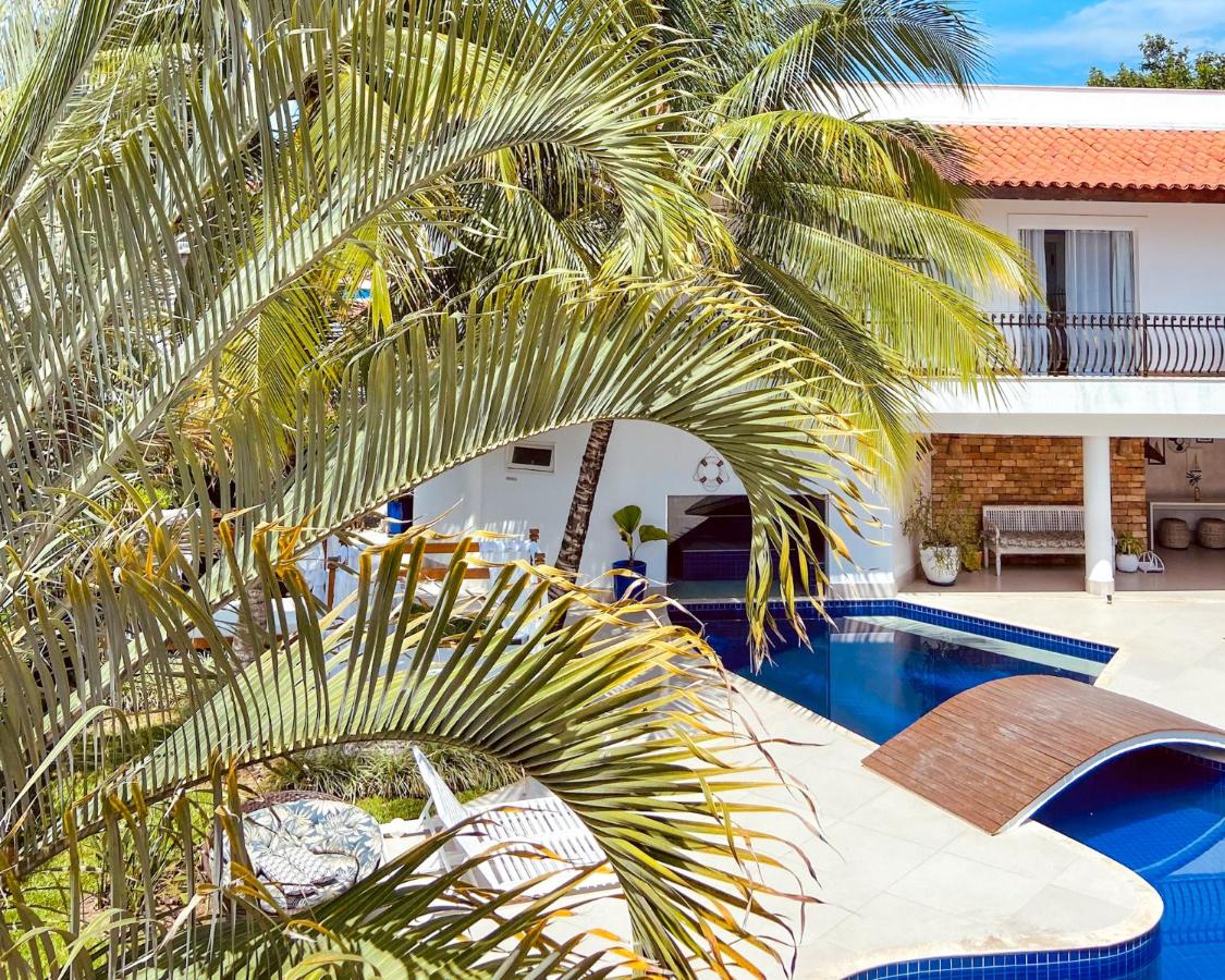 行政套房， 1 张大床， 泳池景观