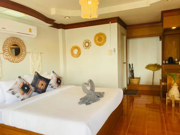 ห้องพักสำหรับสามท่านพร้อมวิวสระว่ายน้ำ