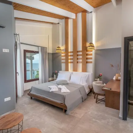 Trizonia Bay Hotel