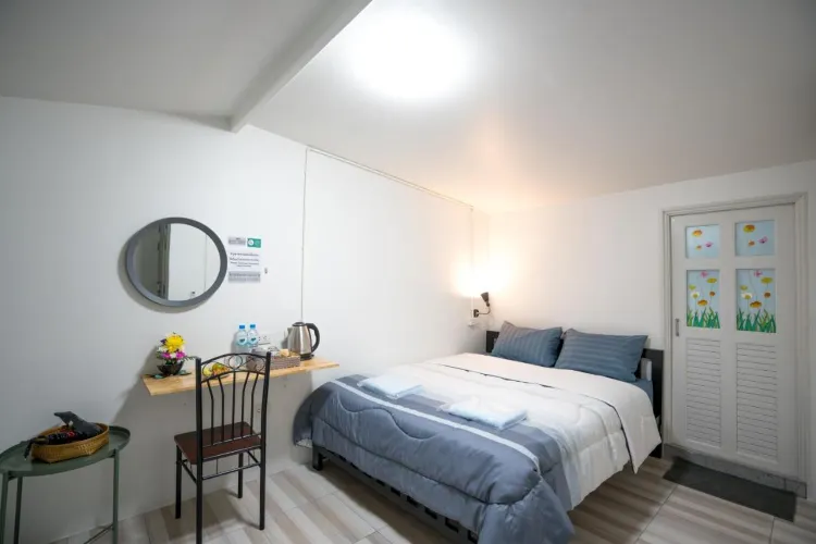 ห้องบัดเจท เตียงใหญ่ 1 เตียง ชั้น 3 303