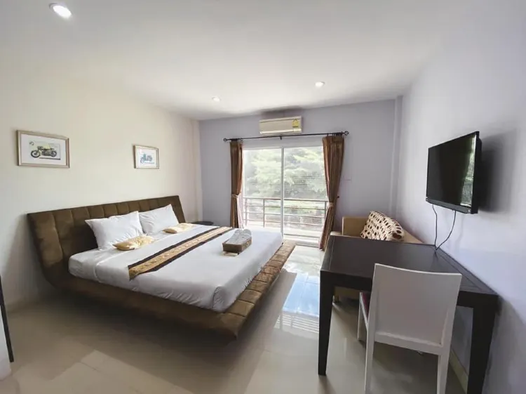 ห้องดีลักซ์ เตียงใหญ่ 1 เตียง