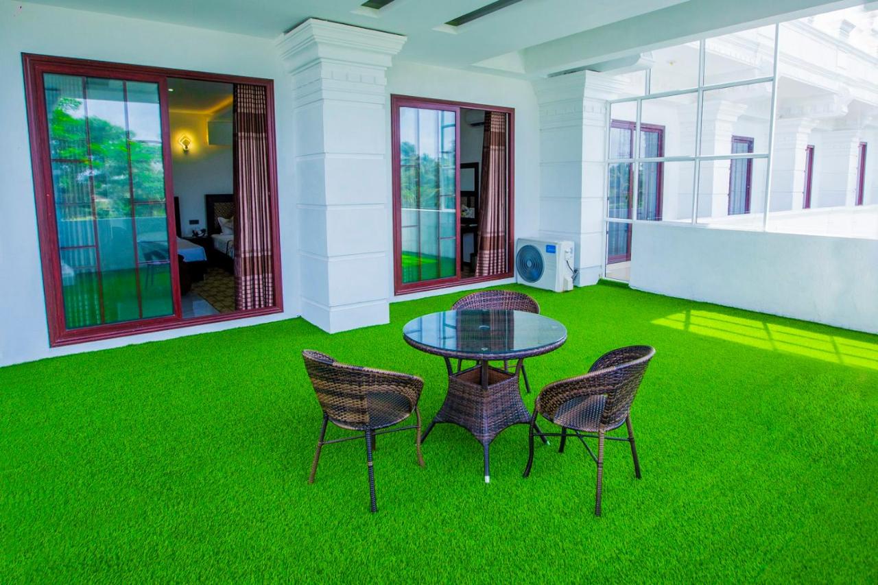 特大床套房带阳台