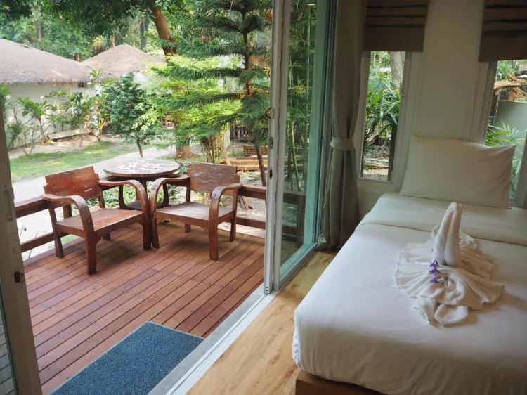 ห้องดีลักซ์ เตียงใหญ่ 1 เตียง