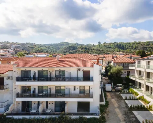 Amalthia Luxury Suites Hotels in Políkhronon