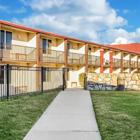 Countryside Suites Kansas City Independence I-70 East Sports Complex Hotel
