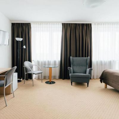 Deluxe Twin Room Logos Promo Code