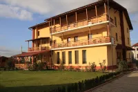 Pensiunea Maria , Floresti Các khách sạn ở 