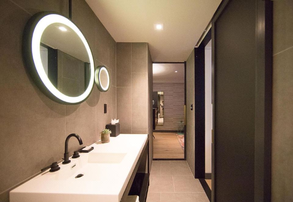 The Time New YorkDeluxe One-Bedroom King Suite