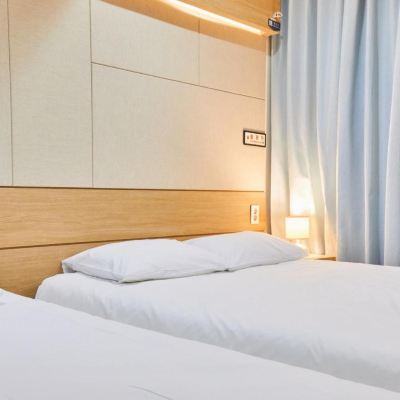 豪華家庭雙床房（X） 波可飯店聖水優惠