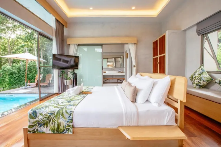 Tropical Hill Pool Villa