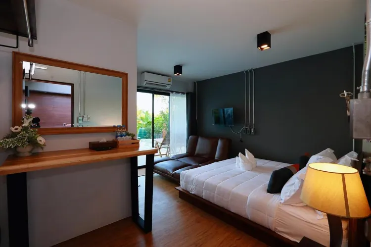 ห้องพักพร้อมวิวสระว่ายน้ำ(เตียงคิงไซส์)