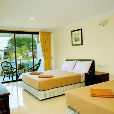 Bilik Kuadrupel Super Deluxe Kupon Pangkor Sandy Beach Resort