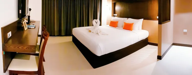 ห้องดีลักซ์ เตียงใหญ่ 1 เตียง