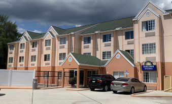 Days Inn & Suites by Wyndham Tampa / Raymond James Stadium