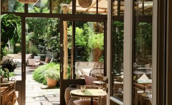 Boutique Hotel SOCLO - Housity