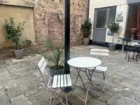 Stunning Spacious one Bedroom Apartment in Courtyard Location, Central to Town