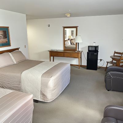 Classic Room, 2 Queen Beds, Accessible