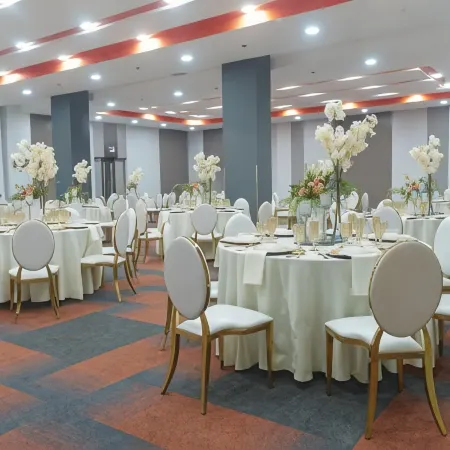 Go Hotels Plus Tuguegarao Отели в г. Кагаян