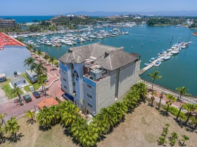 Hotel Boutique Marina Banderas Suites โรงแรมใน