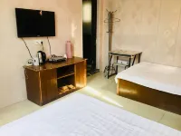 Baoying Qizhong Hostel