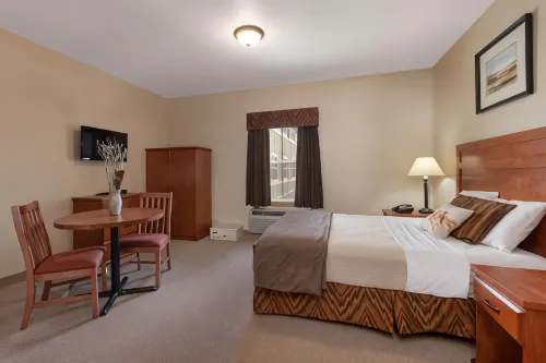 Clarion Hotel & Suites