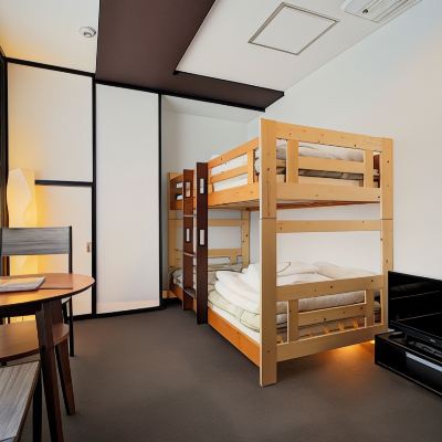 Bunk Bed Twin Room with Shared Bathroom