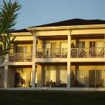 珊瑚沙旅館和小屋 酒店