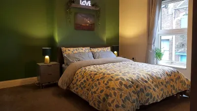 Luxury House Near City Center Hospital & Superstore  호텔