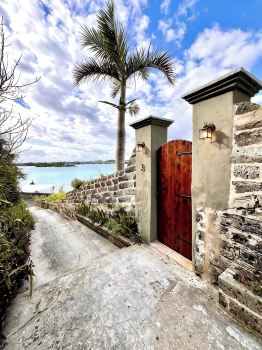 Luxury, Harbour View Gem in Historic St George's