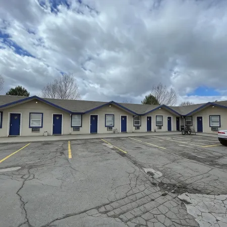 Mac's Motel