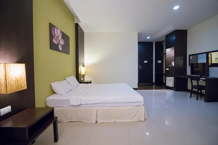 ห้องดีลักซ์ เตียงใหญ่ 1 เตียง