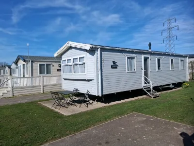 My Spacious Kentish 3-Room Van at Birchington Vale Отели в г. 