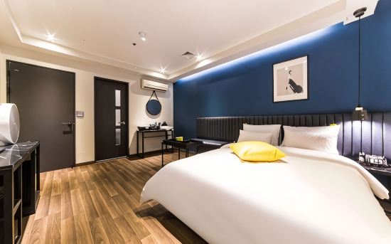 Yellow 8 Hotel
