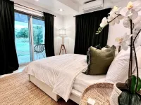 Waterfront 3-Bedroom Villa at Popular Chrishi Beach, Nevis with Everything! Hoteles en Cliftons
