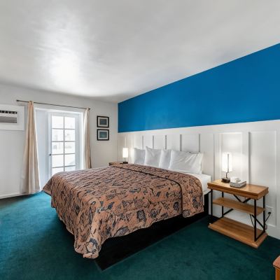 King Room with Balcony Captain's Table Hotel Promo Code