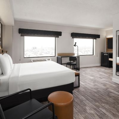 Acess1Kingmobilityacesscommunicationassistancewalkinshowerrefrigeratorwifinosmok Best Western Plus Newark Airport West Promo Code