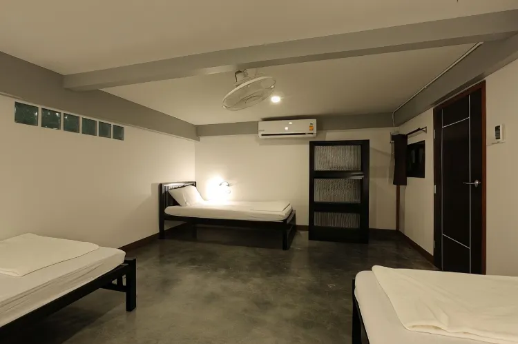 ห้องพักสำหรับสามท่าน พร้อมห้องน้ำรวม