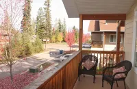 Luxurious Townhome Minutes From Beautiful Downtown, Golf Course, And Ski Area