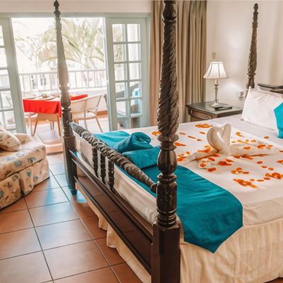 Deluxe Beachfront King Savannah Beach Club Hotel & Spa Promo Code